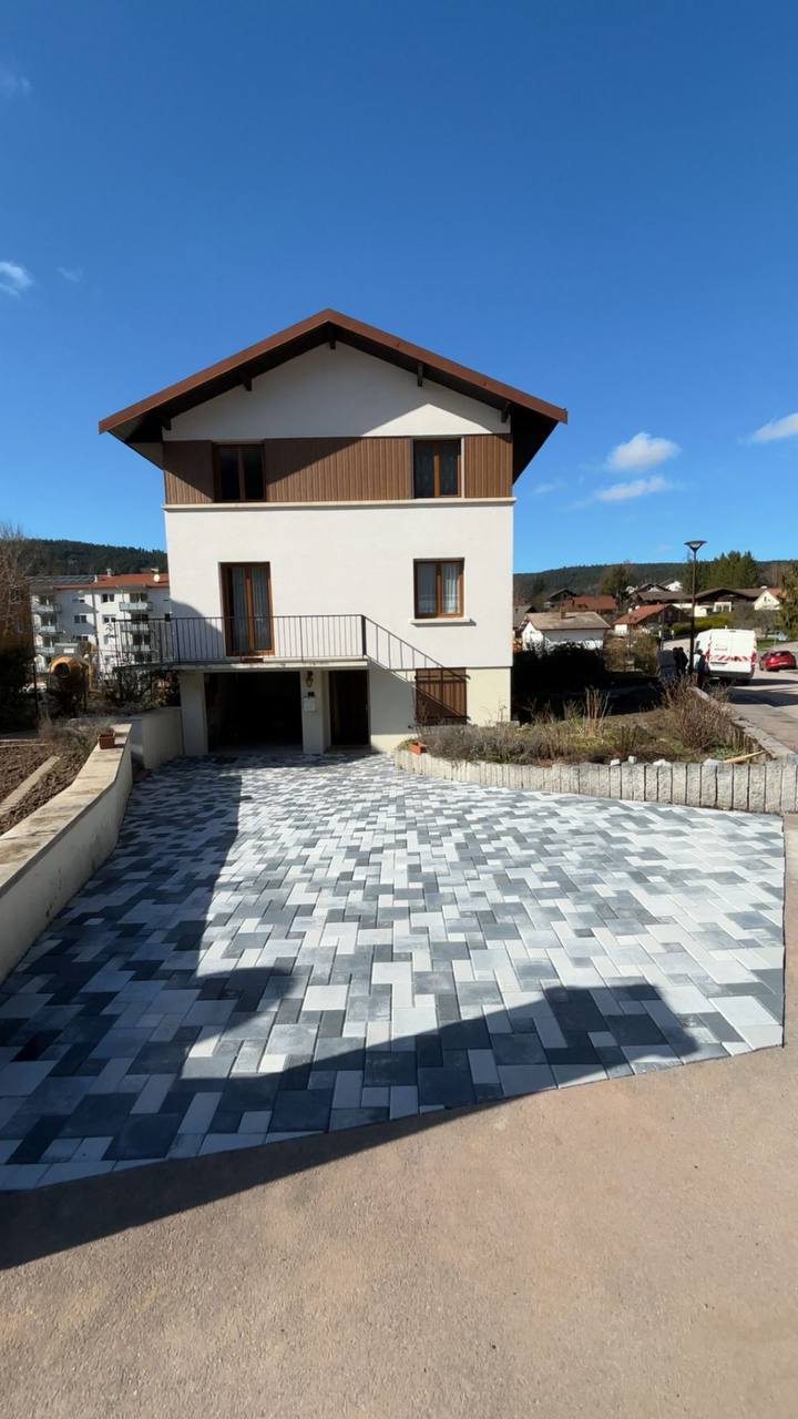 Pavés gris maison